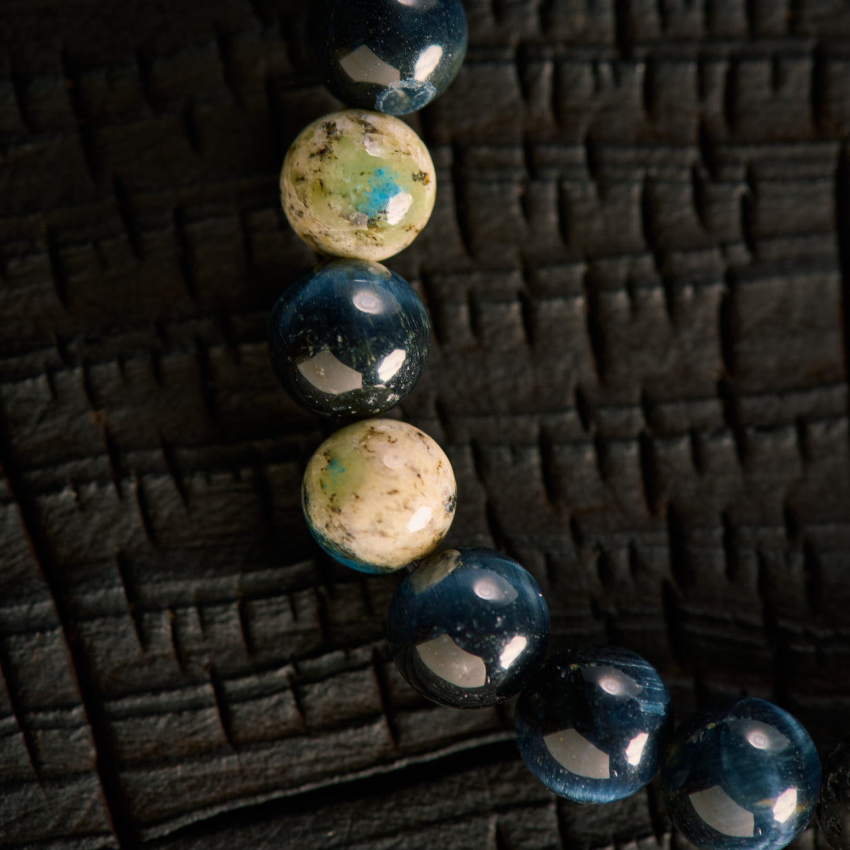 Bracelet élastique en Jaspe K2, Oeil de Faucon et Pierre de Lave