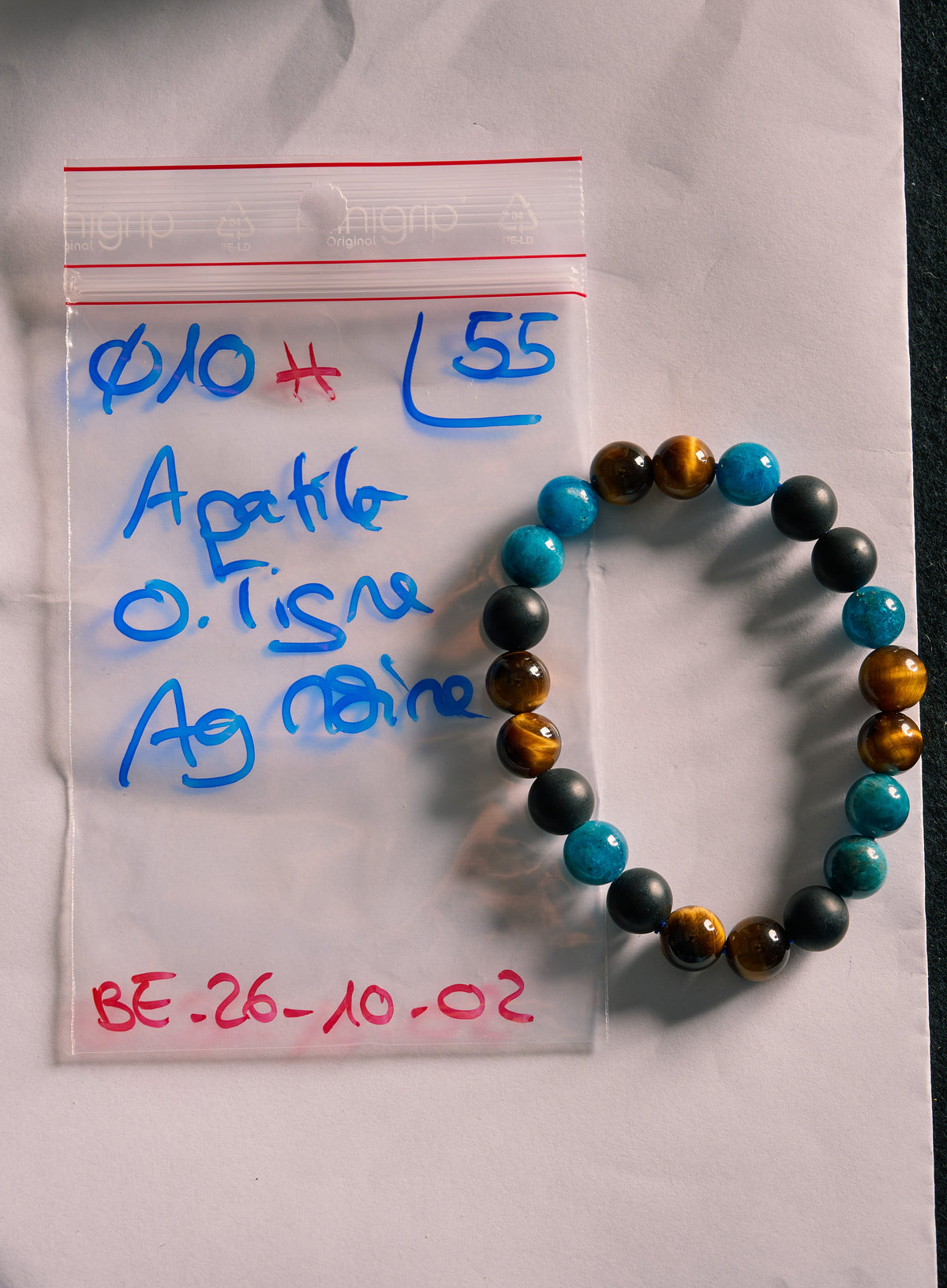 Bracelet élastique en Oeil de Tigre, Agate Noire et Apatite
