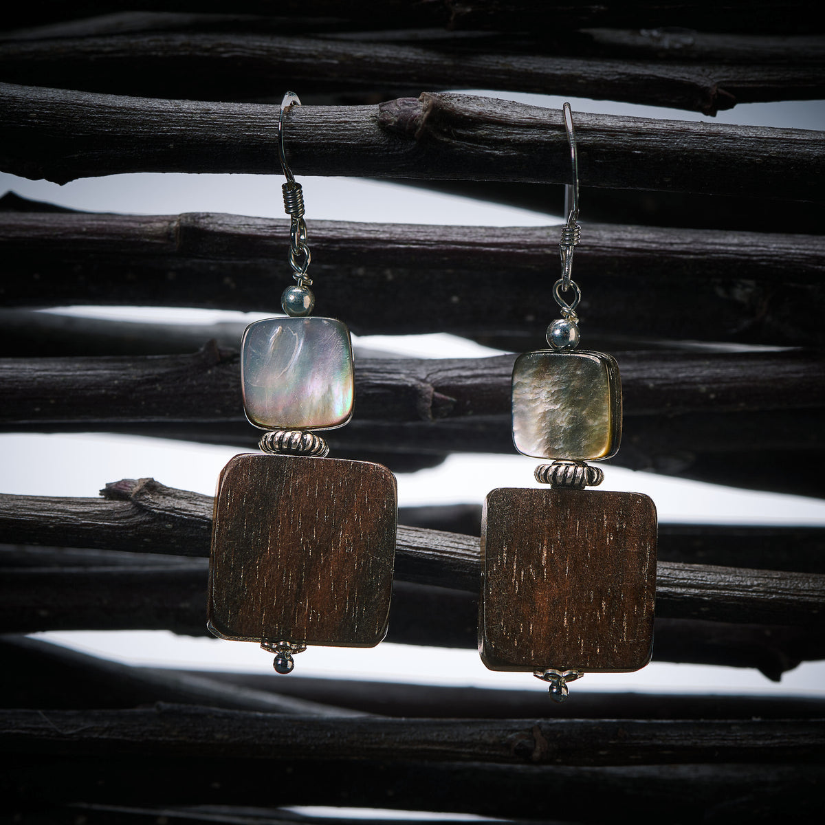 Boucles d'Oreilles en Nacre et Ebène