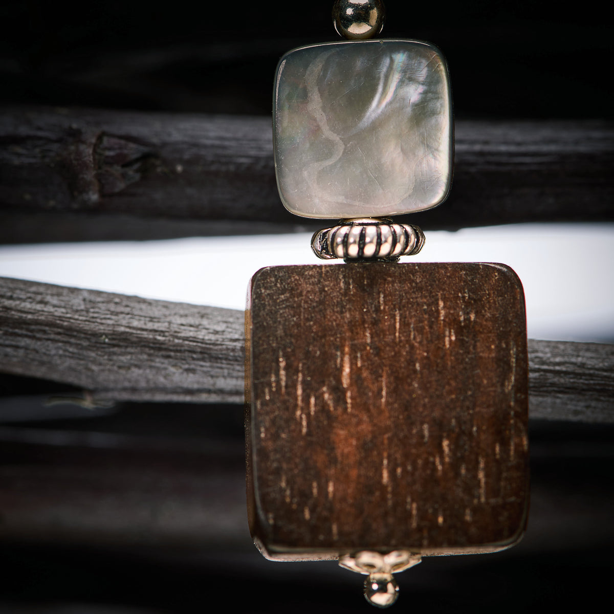 Boucles d'Oreilles en Nacre et Ebène