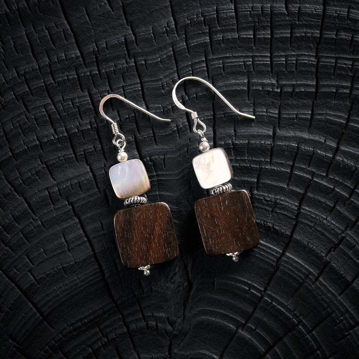 Boucles d'Oreilles en Nacre et Ebène