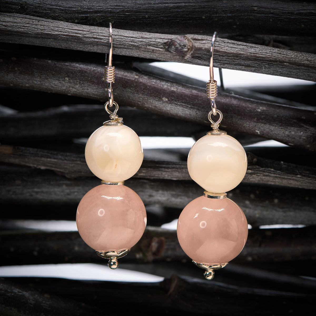 Boucles d'Oreilles en Quartz Rose et Nacre