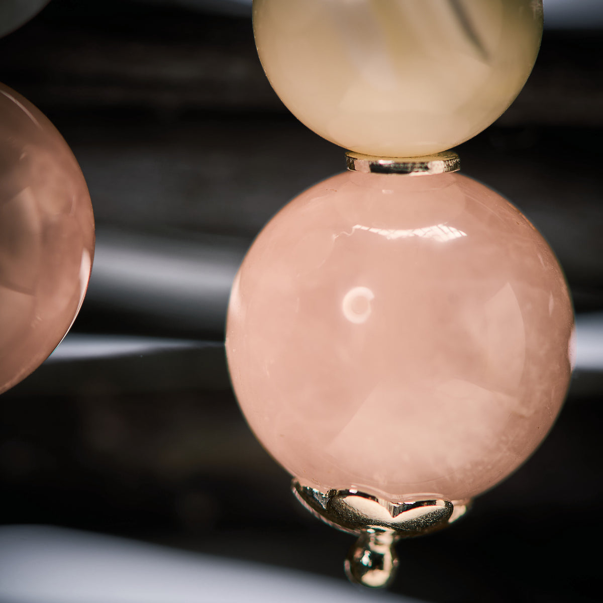 Boucles d'Oreilles en Quartz Rose et Nacre
