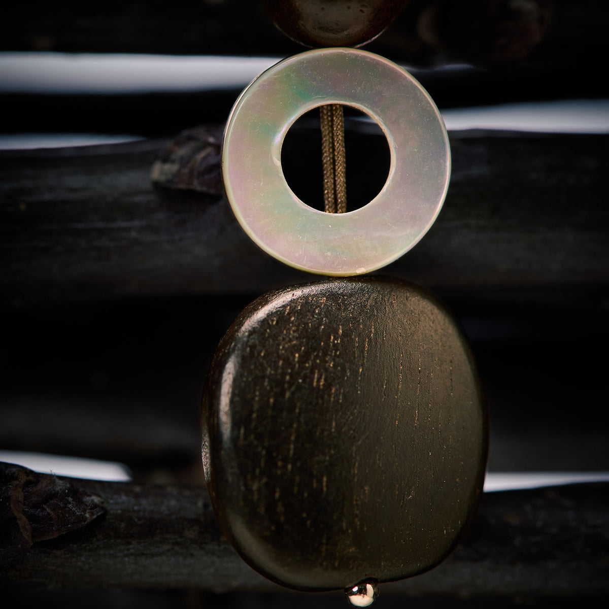 Boucles d'Oreilles en Nacre et Ebène
