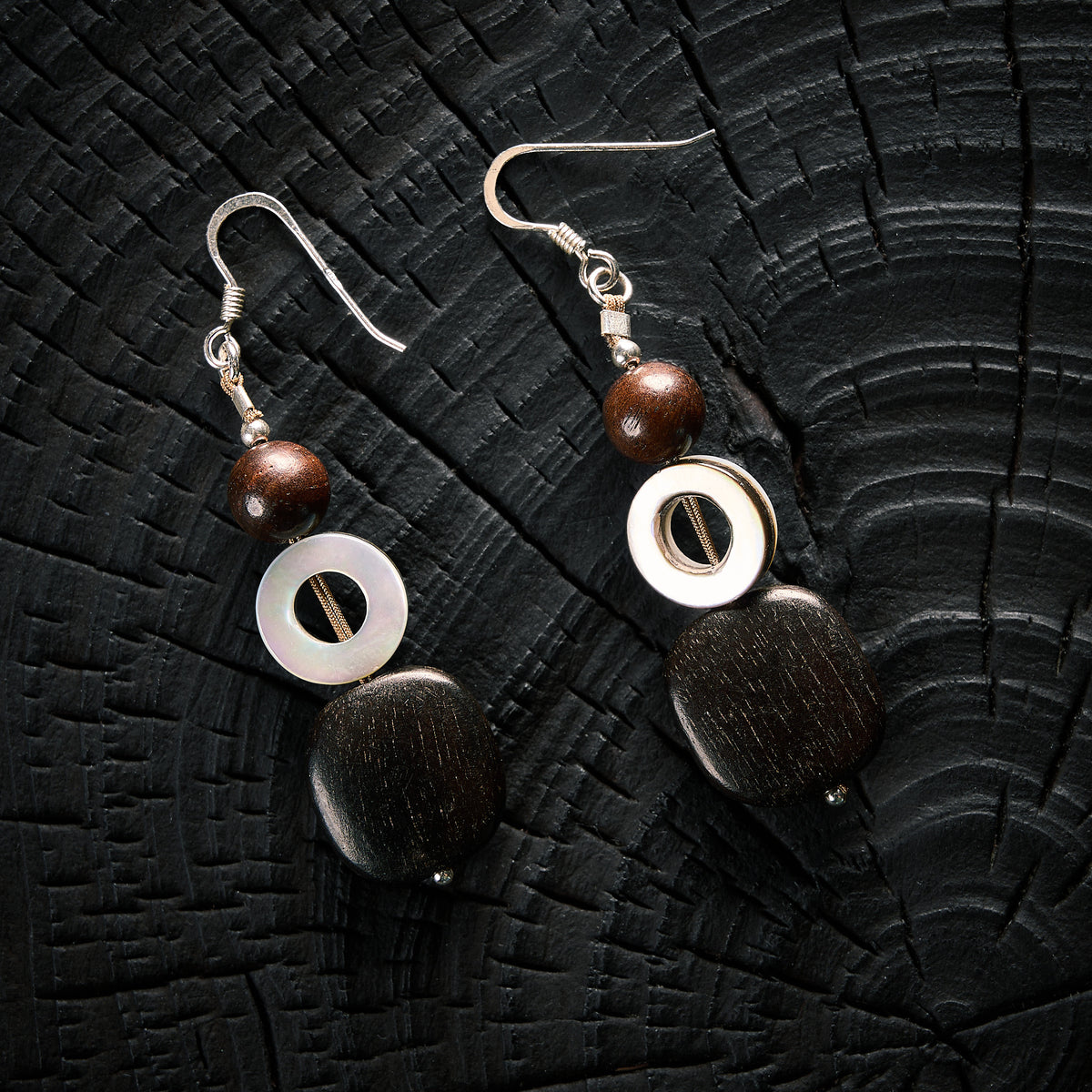 Boucles d'Oreilles en Nacre et Ebène