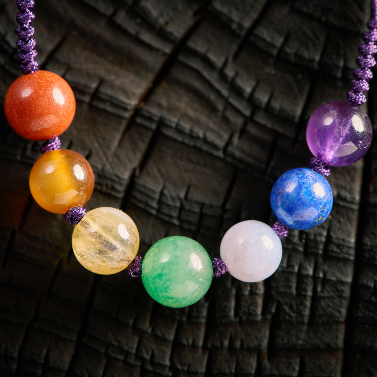 Bradelet shambala 7 chakras - Améthyste, Lapis Lazuli, Calcédoine, Chrysoprase, Citrine, Cornaline, Jaspe Rouge