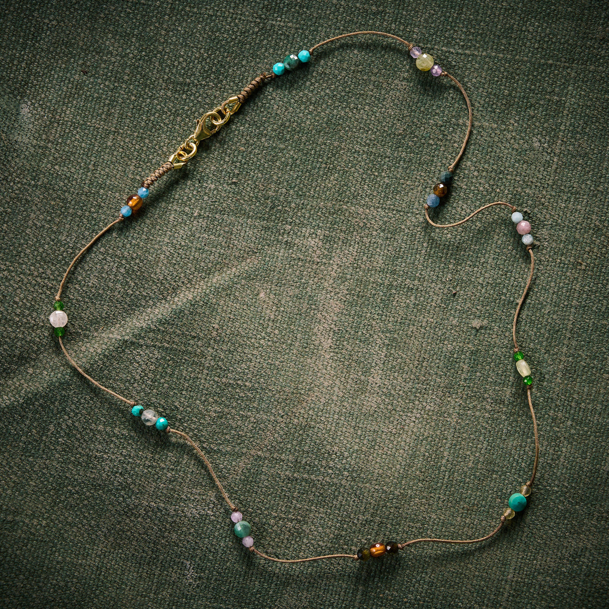 Collier multi pierres